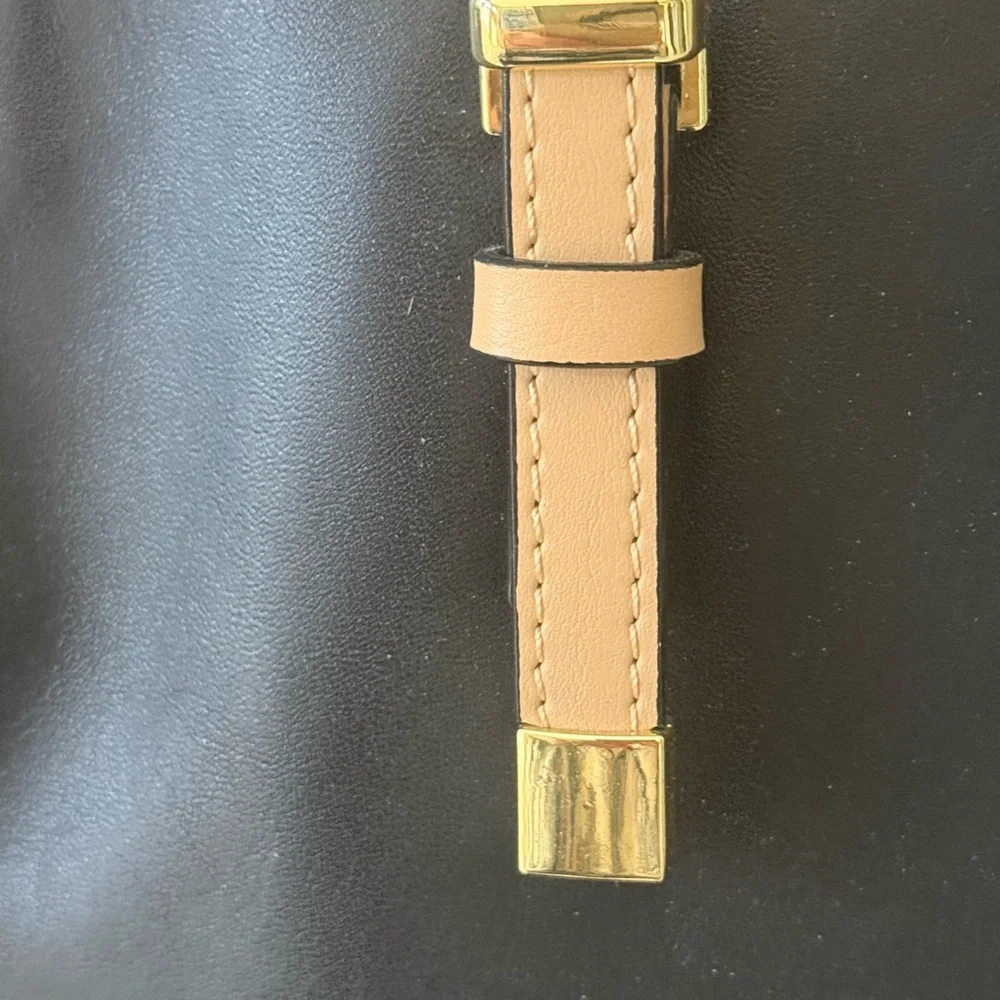 Elegant Black Tote Bag - Picture 5 of 12